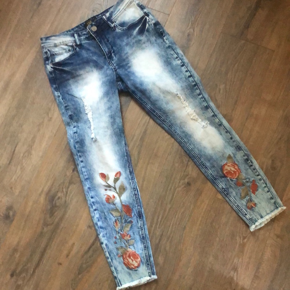 YMI Embroidered RAW HEM Ankle Distressed Jeans